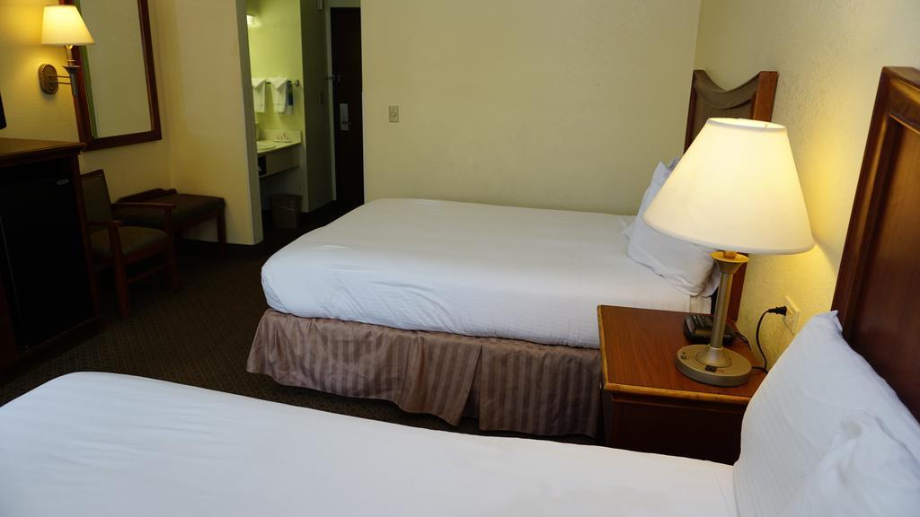 Baymont By Wyndham Arlington At Six Flags Dr Hotel Exterior photo